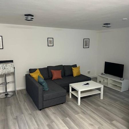 Stylish Apartment At Carlton Grove Londra Dış mekan fotoğraf