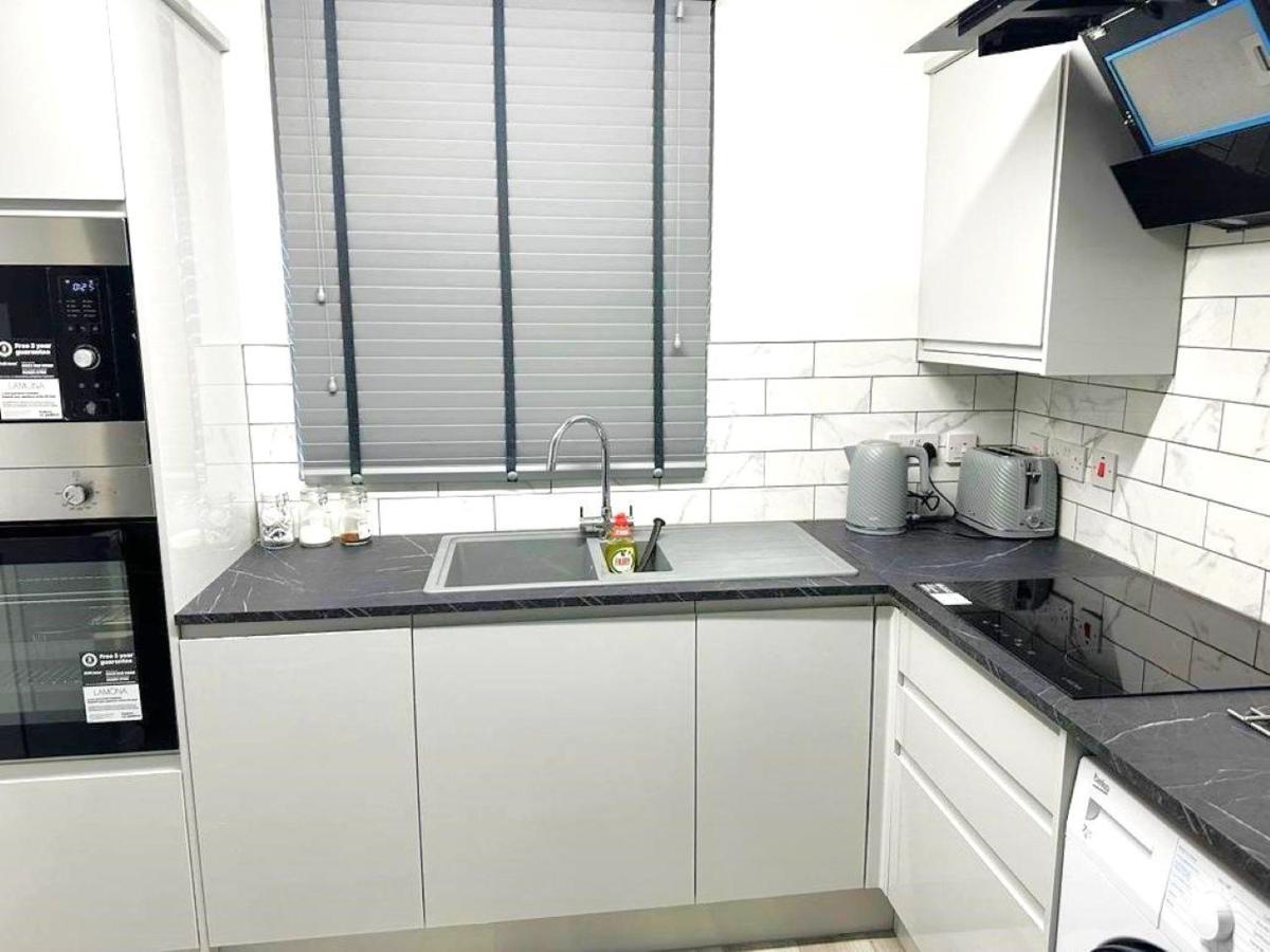 Stylish Apartment At Carlton Grove Londra Dış mekan fotoğraf